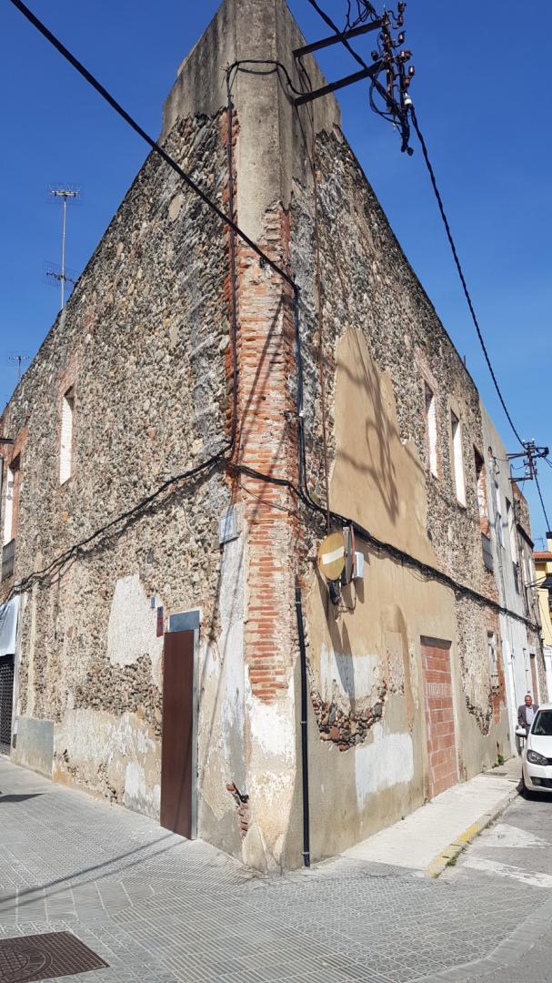 CASA DE POBLE DEL 1910 CANTONERA MOLT BEN SITUADA