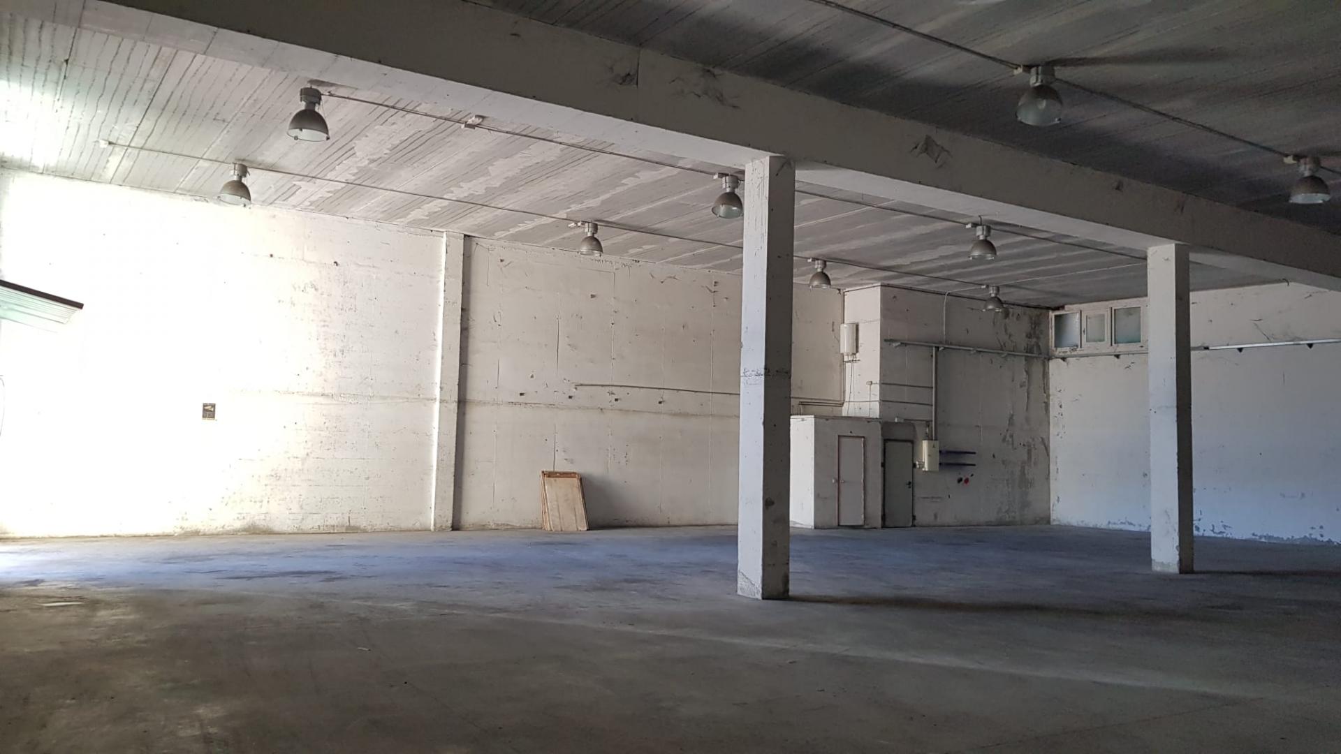 NAU INDUSTRIAL COMPLETAMENT DIAFANA