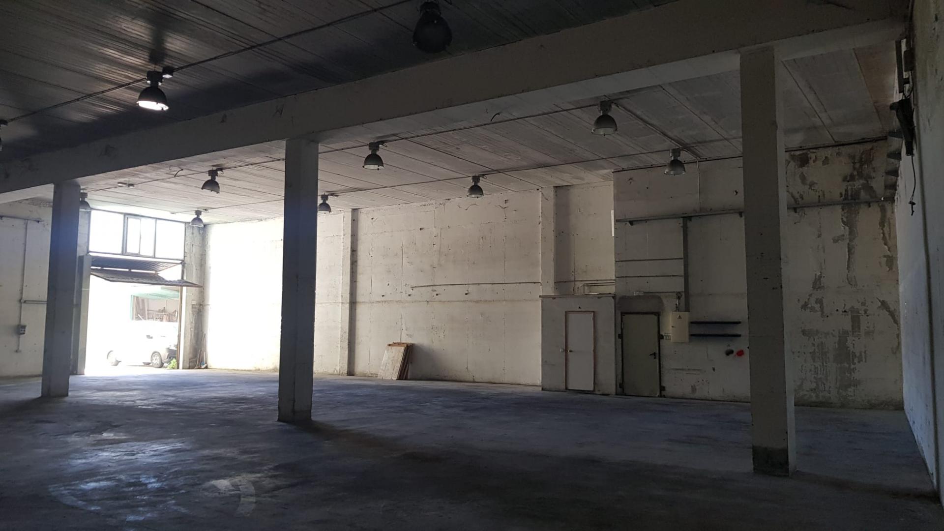 NAU INDUSTRIAL COMPLETAMENT DIAFANA