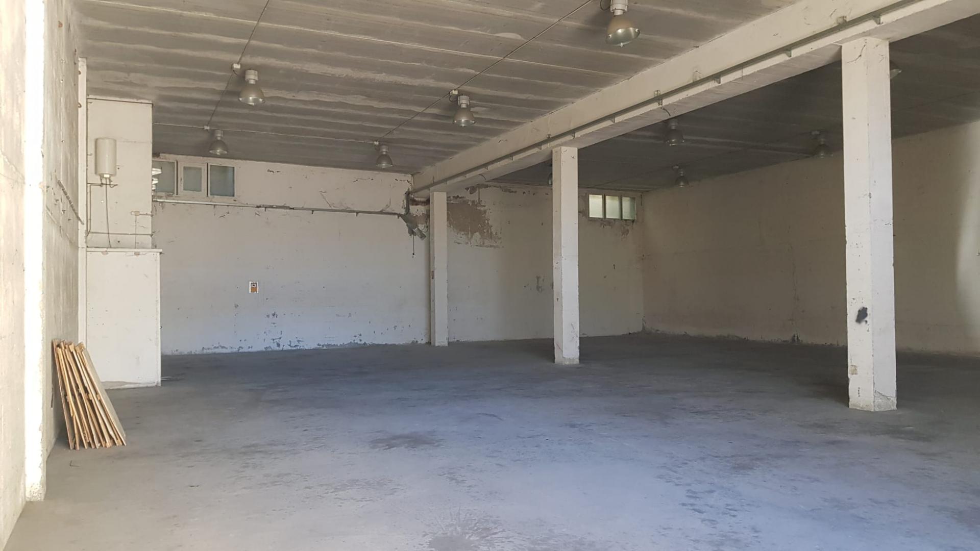 NAU INDUSTRIAL COMPLETAMENT DIAFANA