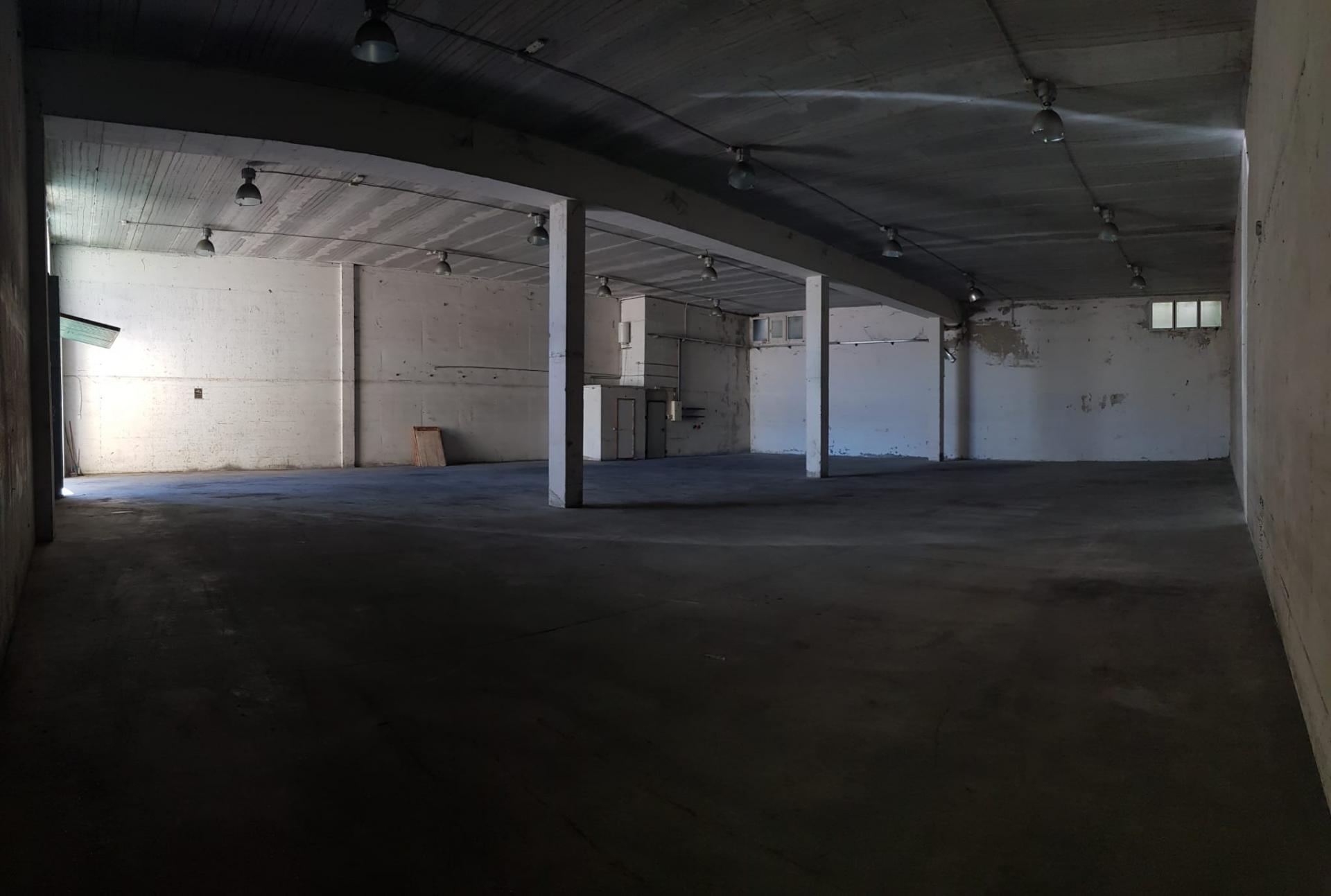 NAU INDUSTRIAL COMPLETAMENT DIAFANA