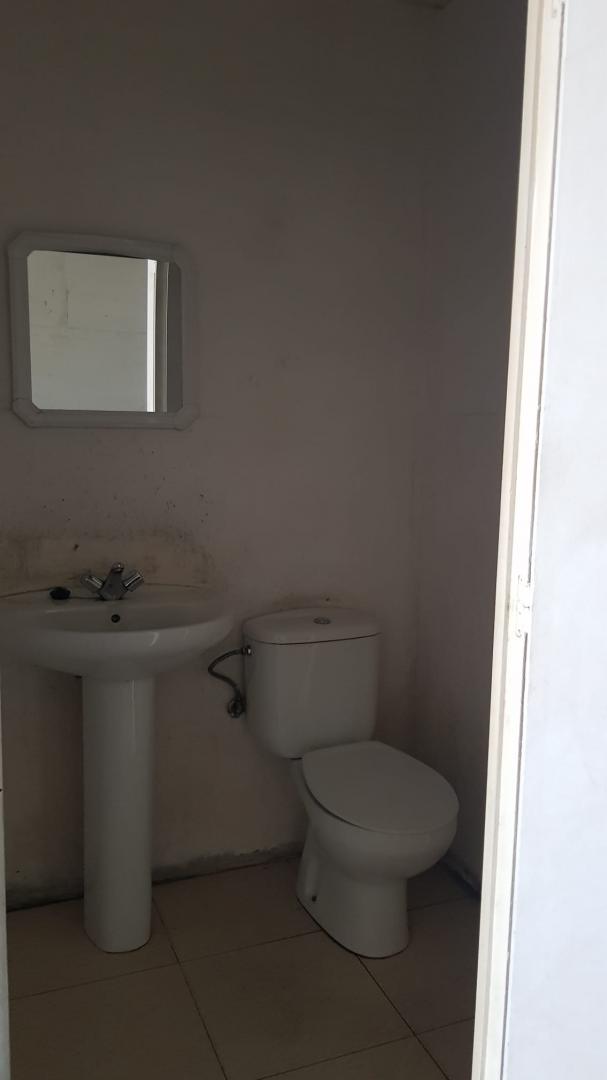 NAU INDUSTRIAL COMPLETAMENT DIAFANA