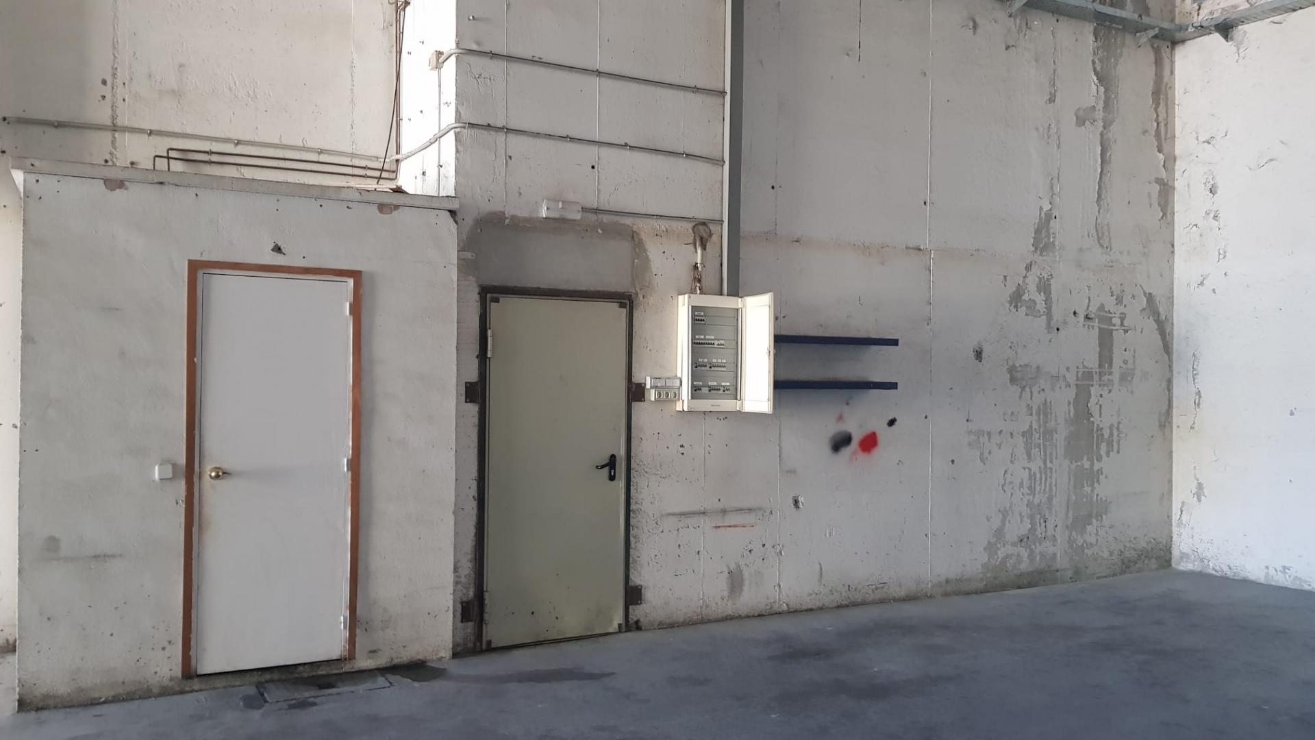 NAU INDUSTRIAL COMPLETAMENT DIAFANA