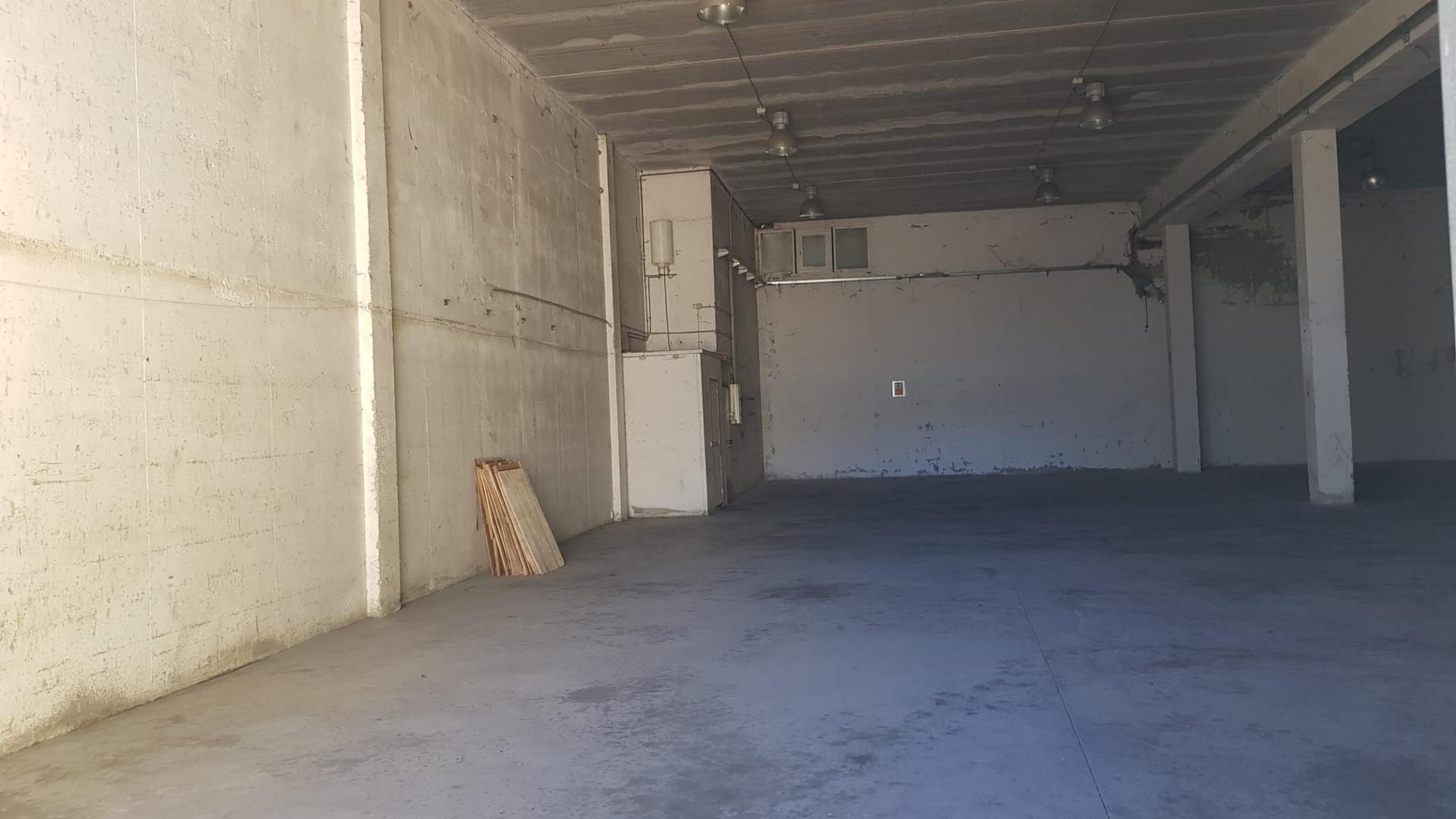 NAU INDUSTRIAL COMPLETAMENT DIAFANA