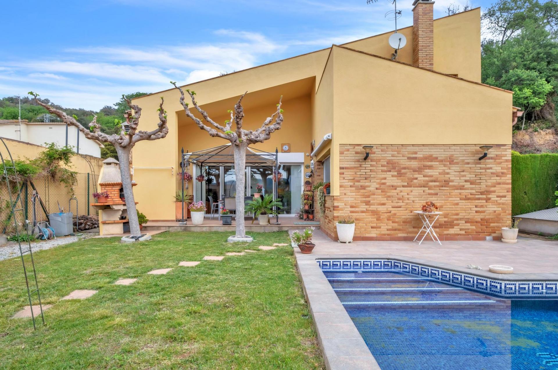 casa en sant-julia-de-ramis ·  590000€