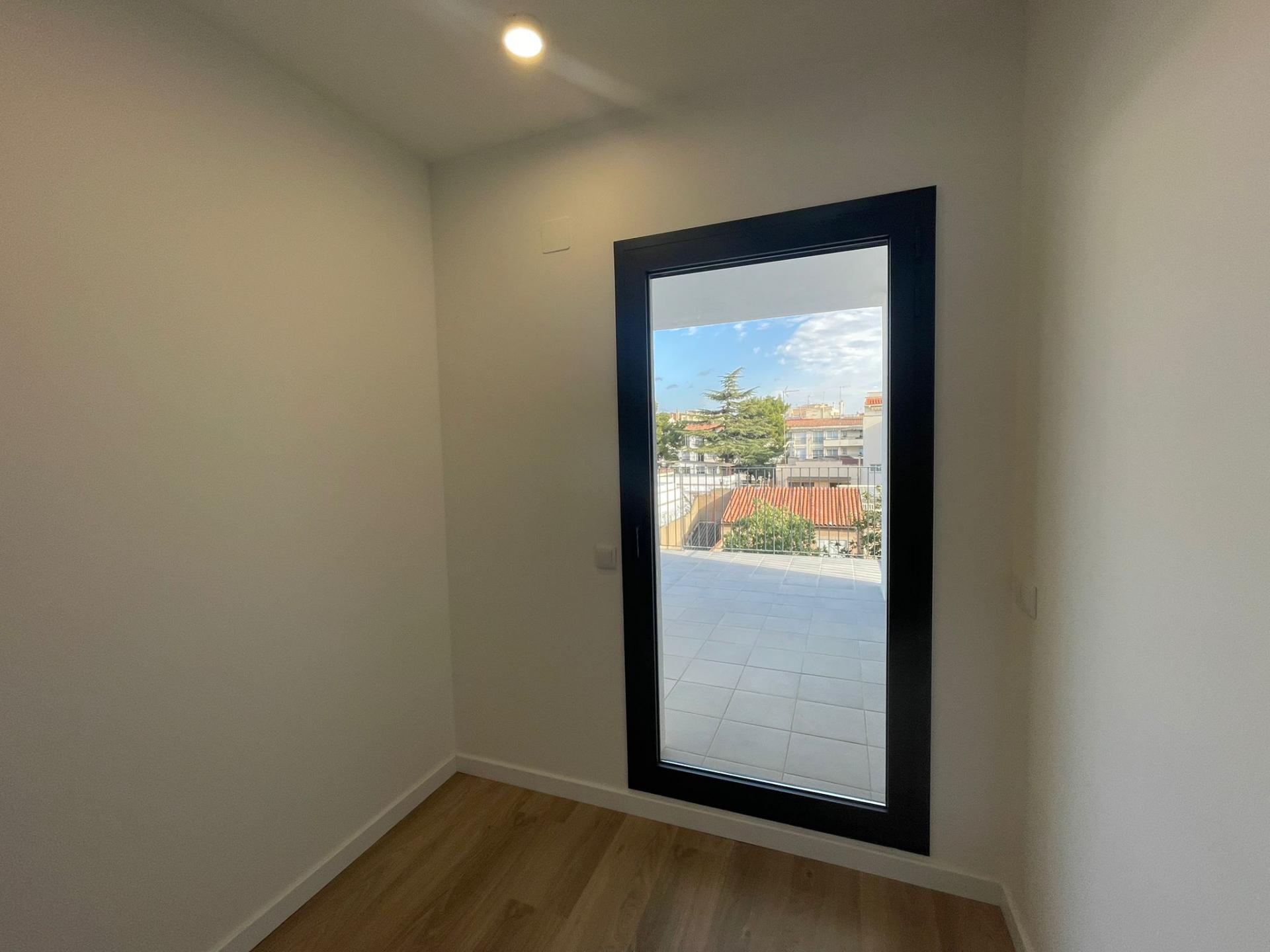 DUPLEX TERCERA PLANTA, 4 HABITACIONES Y CON TERRAZAS