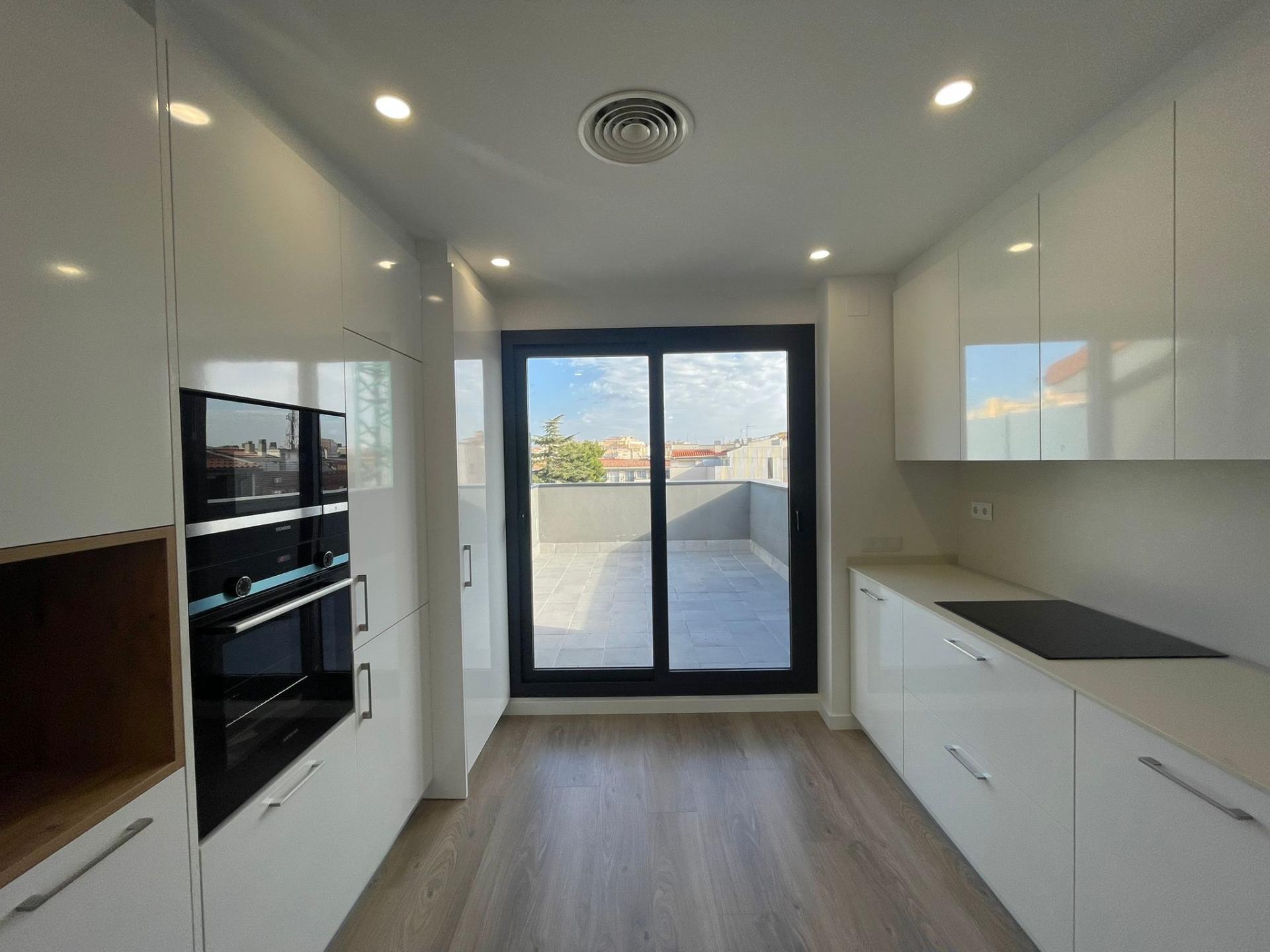 DUPLEX TERCERA PLANTA, 4 HABITACIONES Y CON TERRAZAS