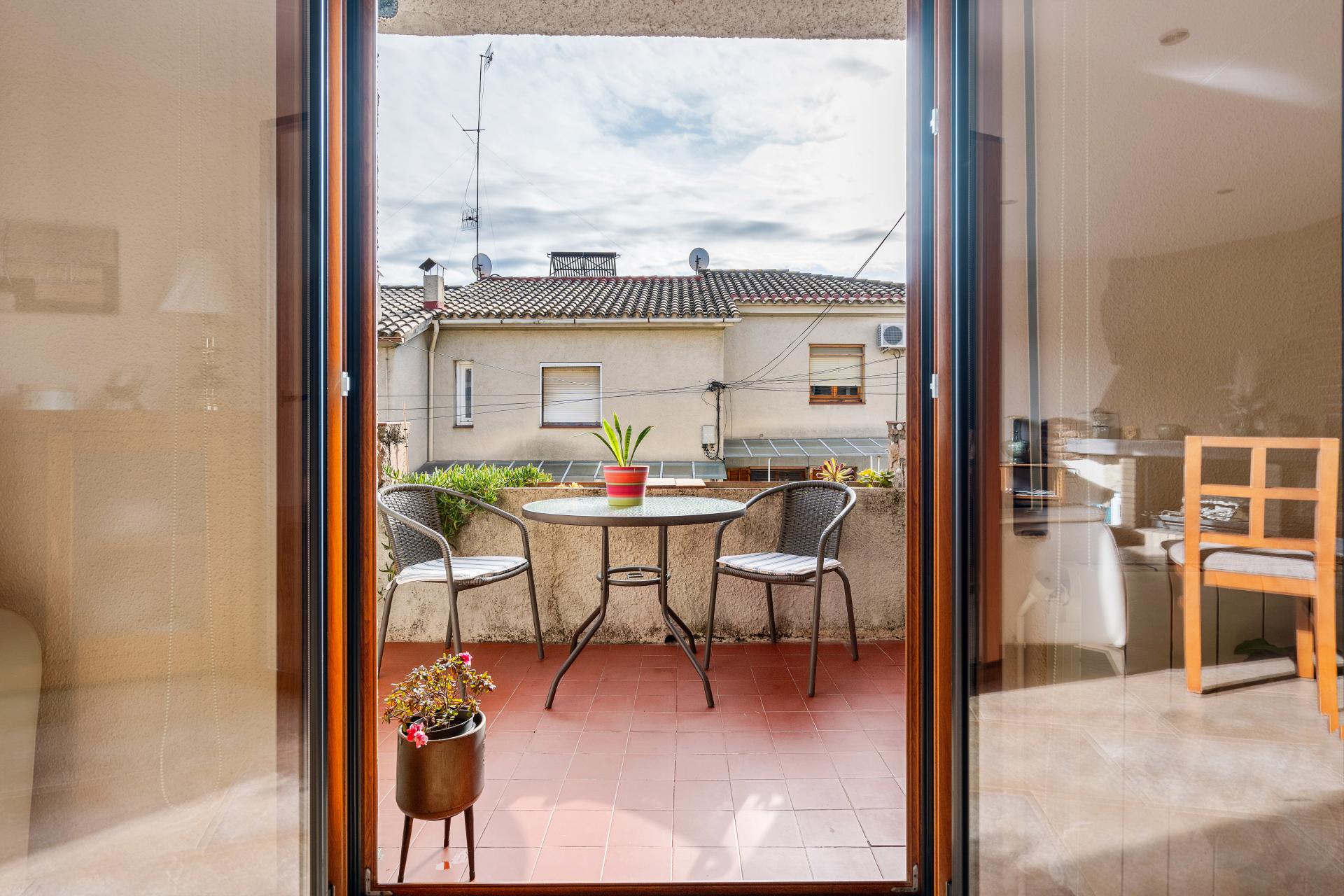 CASA ADOSSADA ZONA TURO