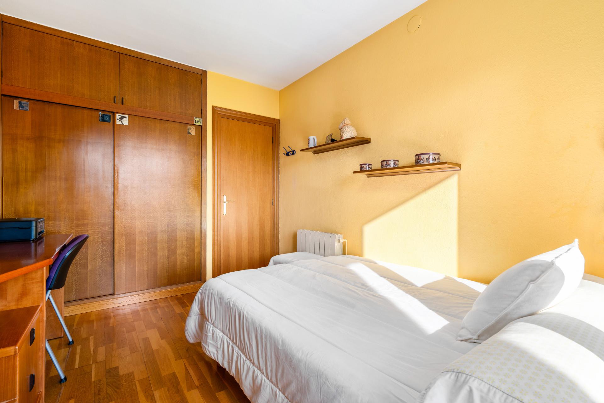 CASA ADOSSADA ZONA TURO