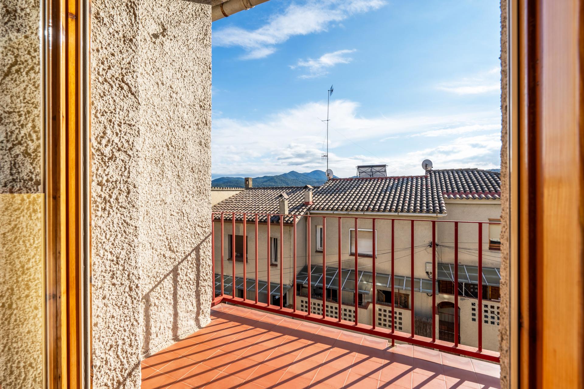 CASA ADOSSADA ZONA TURO