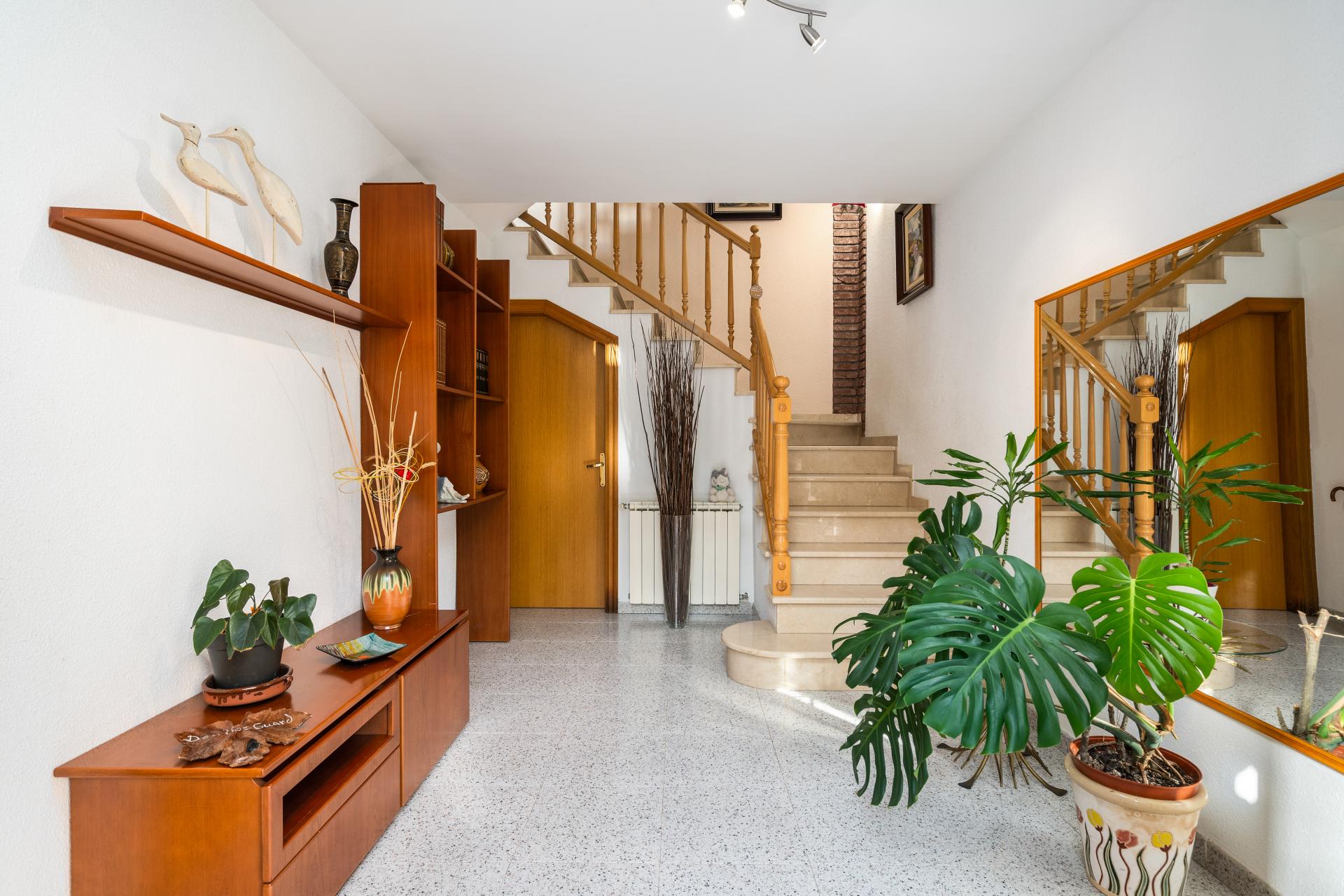 CASA ADOSSADA ZONA TURO