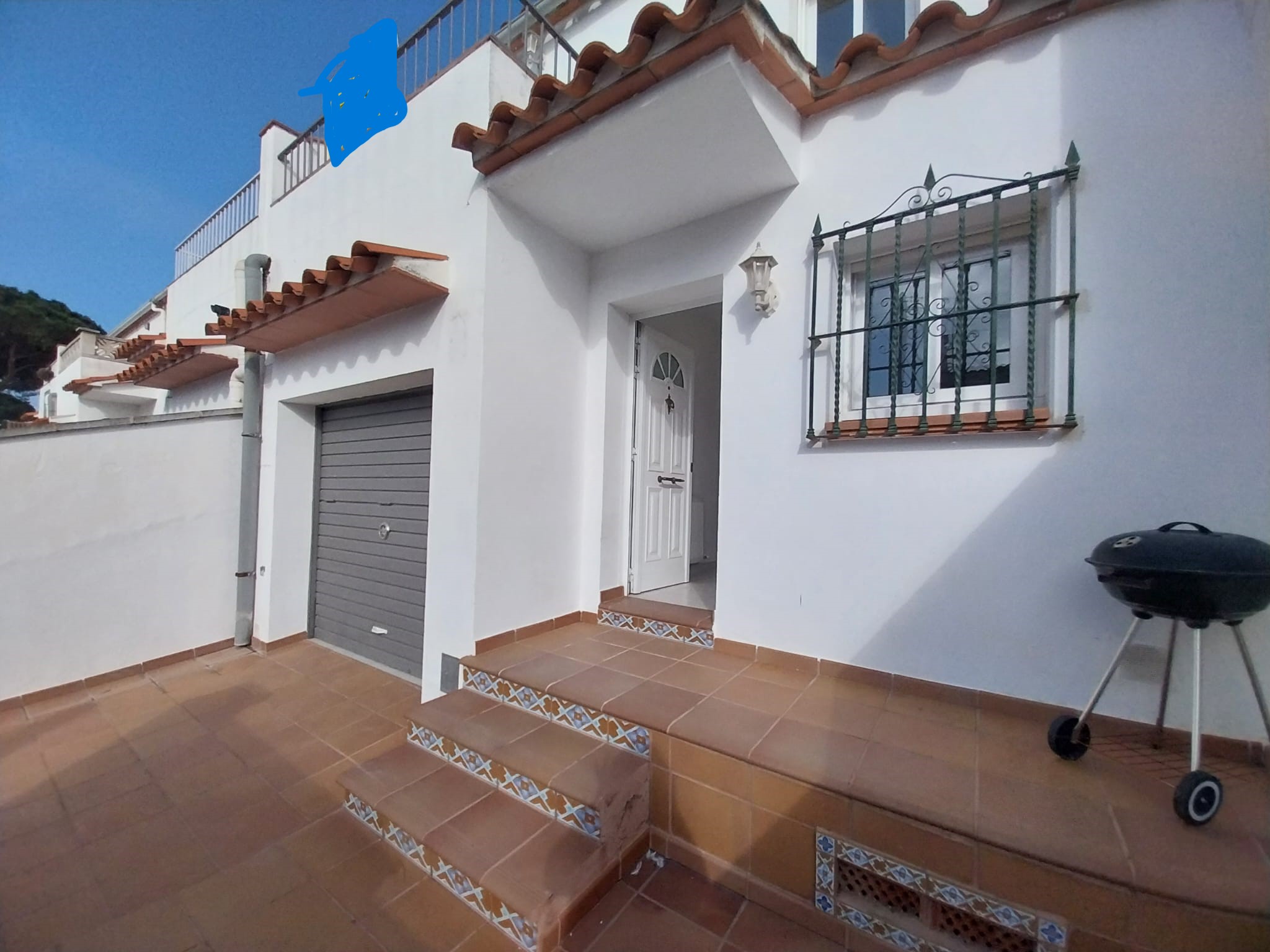 terraced Escala, L