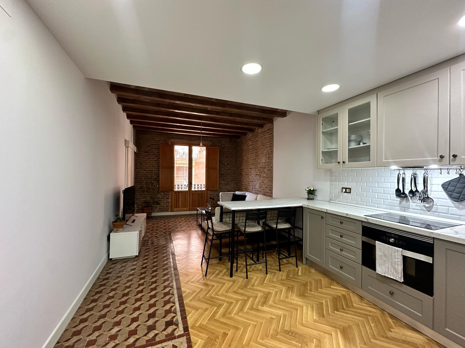 IMPECABLE Y CON ENCANTO! CALLE LLUNA CON RIERA ALTA. En...