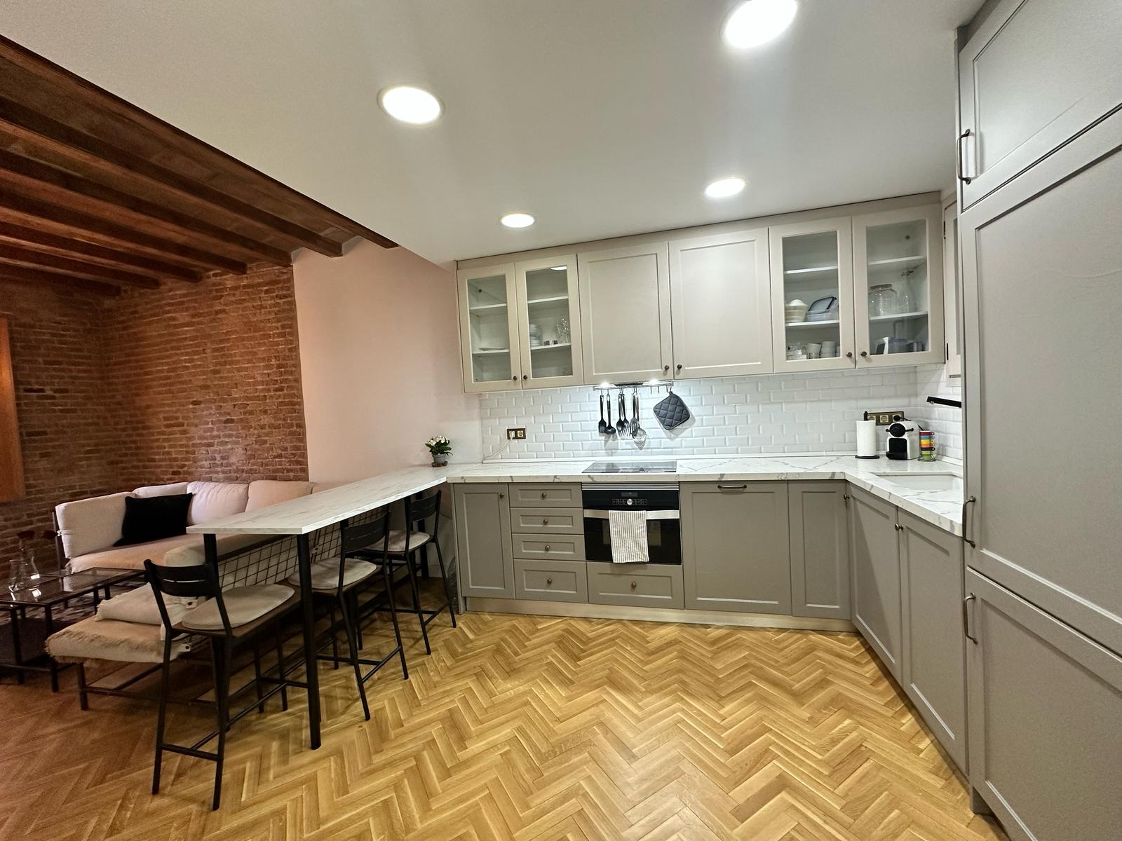 IMPECABLE Y CON ENCANTO! CALLE LLUNA CON RIERA ALTA. En...