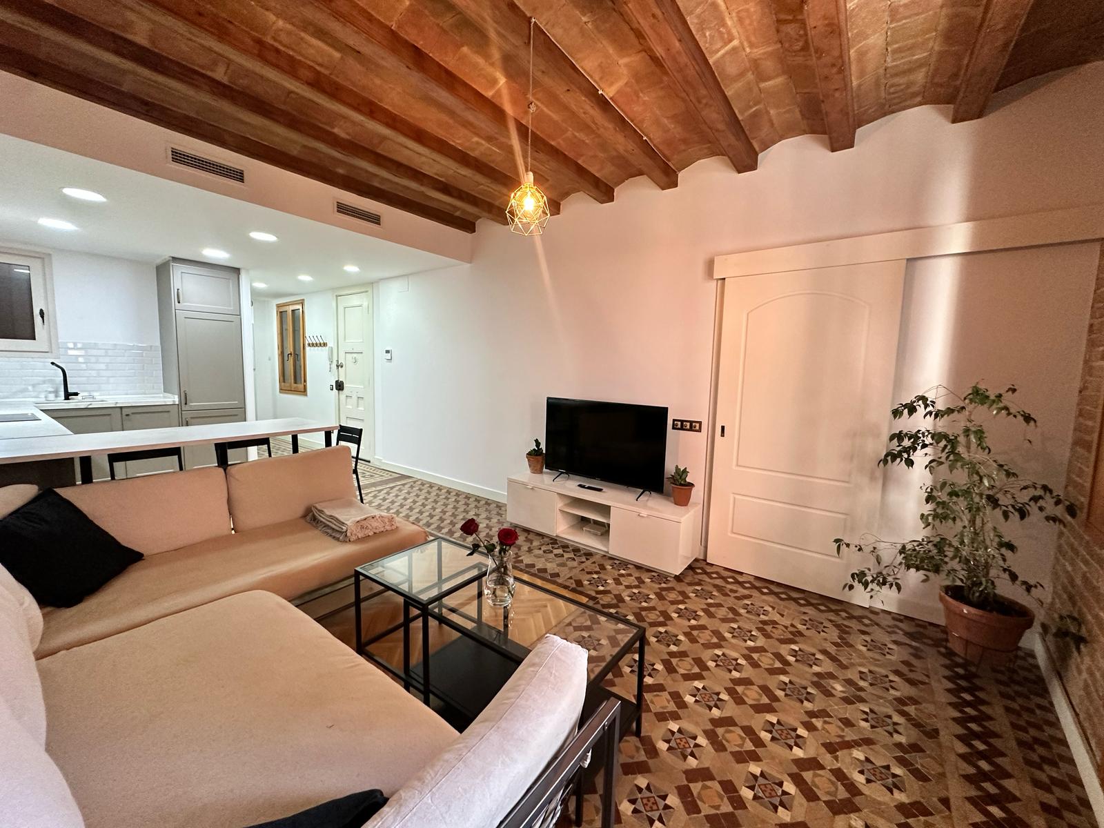 IMPECABLE Y CON ENCANTO! CALLE LLUNA CON RIERA ALTA. En...