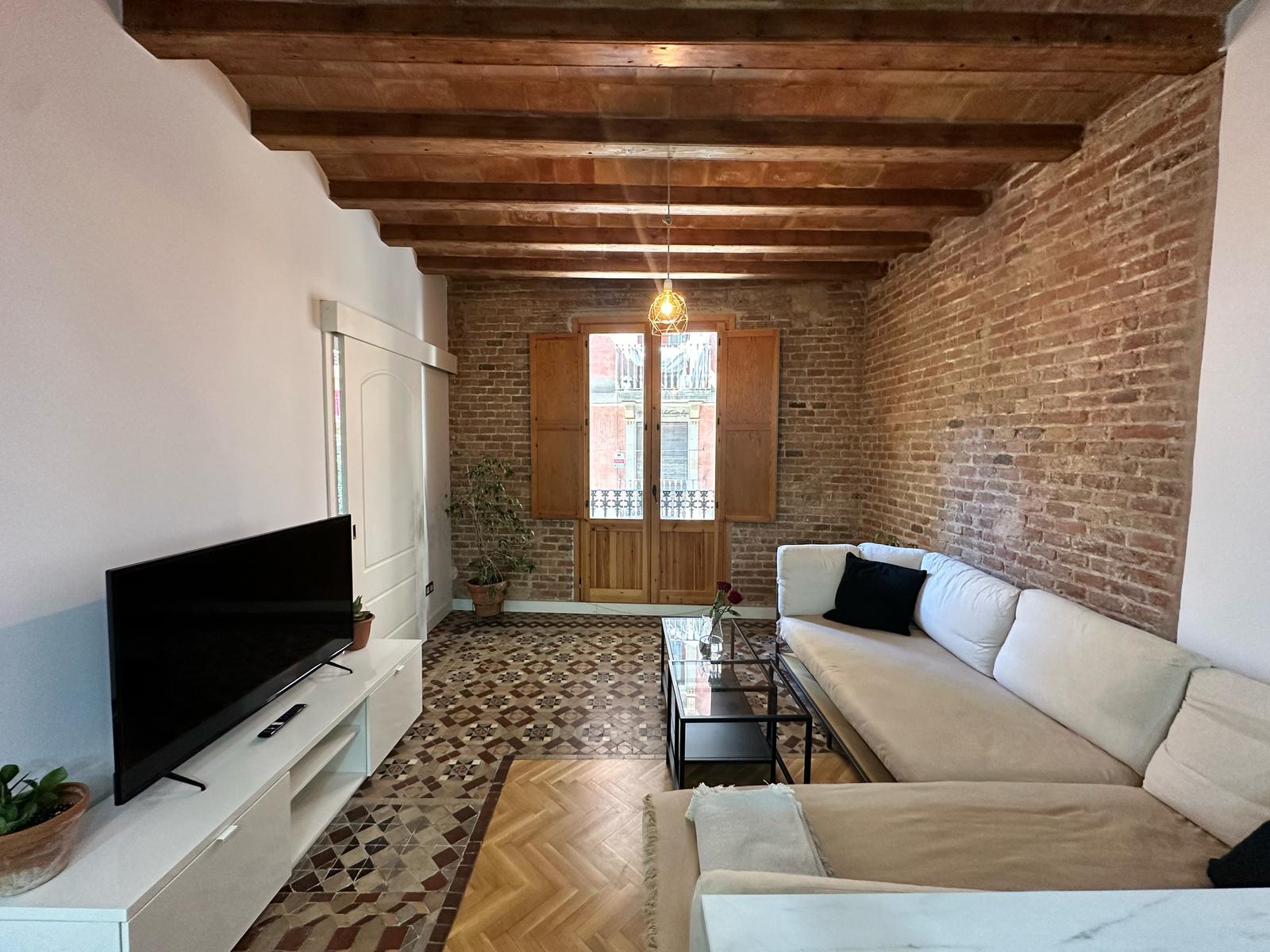 IMPECABLE Y CON ENCANTO! CALLE LLUNA CON RIERA ALTA. En...