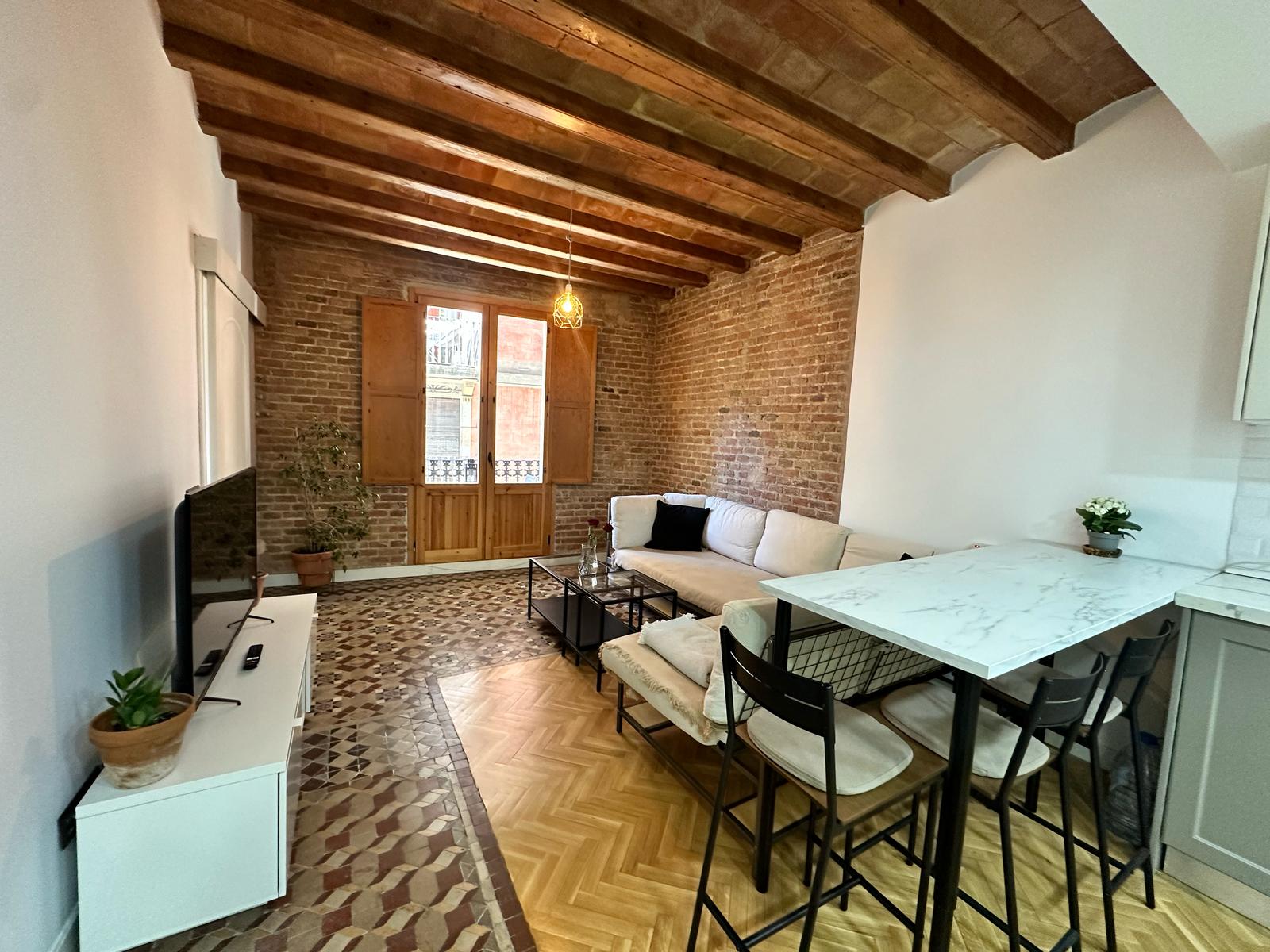 IMPECABLE Y CON ENCANTO! CALLE LLUNA CON RIERA ALTA. En...