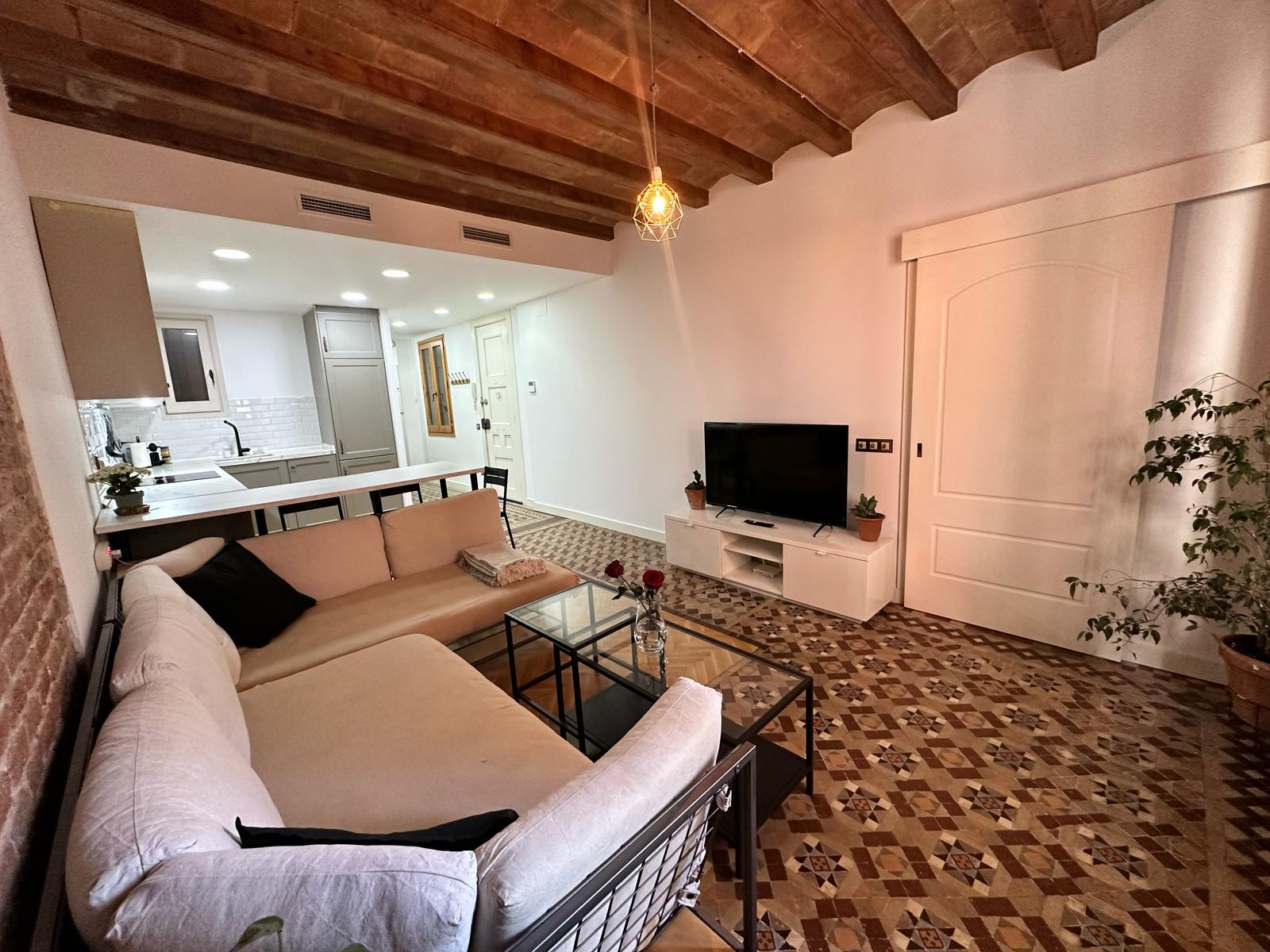 IMPECABLE Y CON ENCANTO! CALLE LLUNA CON RIERA ALTA. En...