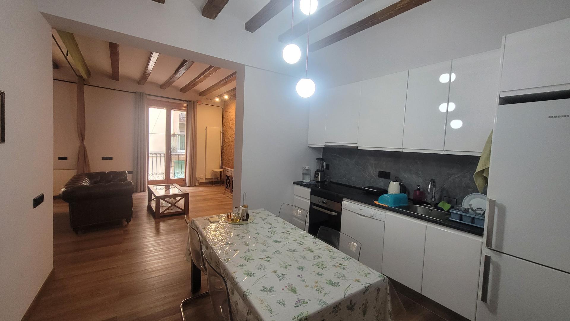 En venta esta acogedora vivienda reformada y luminosa.
Con una superficie...