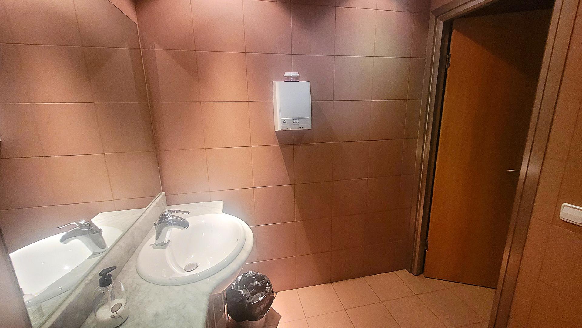 Nave en venta en calle de Suïssa, Badalona