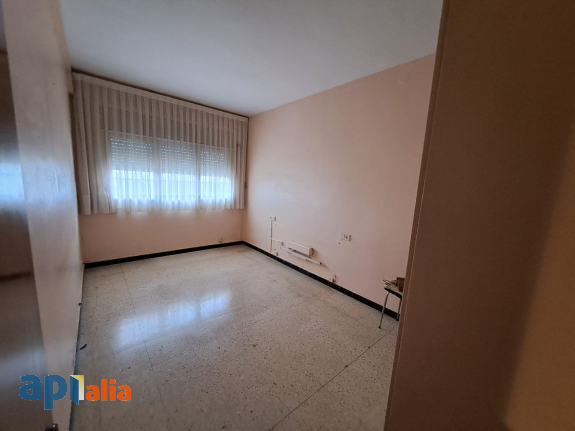 PISO EN VENTA EN ESPLUGUES DE LL. (CENTRO)