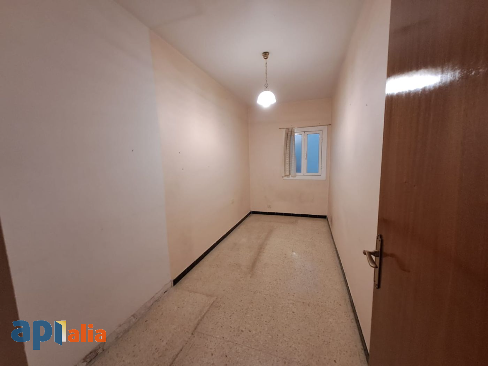 PISO EN VENTA EN ESPLUGUES DE LL. (CENTRO)