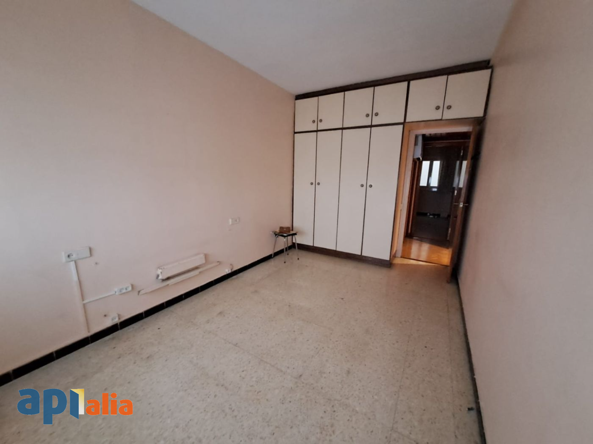 PISO EN VENTA EN ESPLUGUES DE LL. (CENTRO)