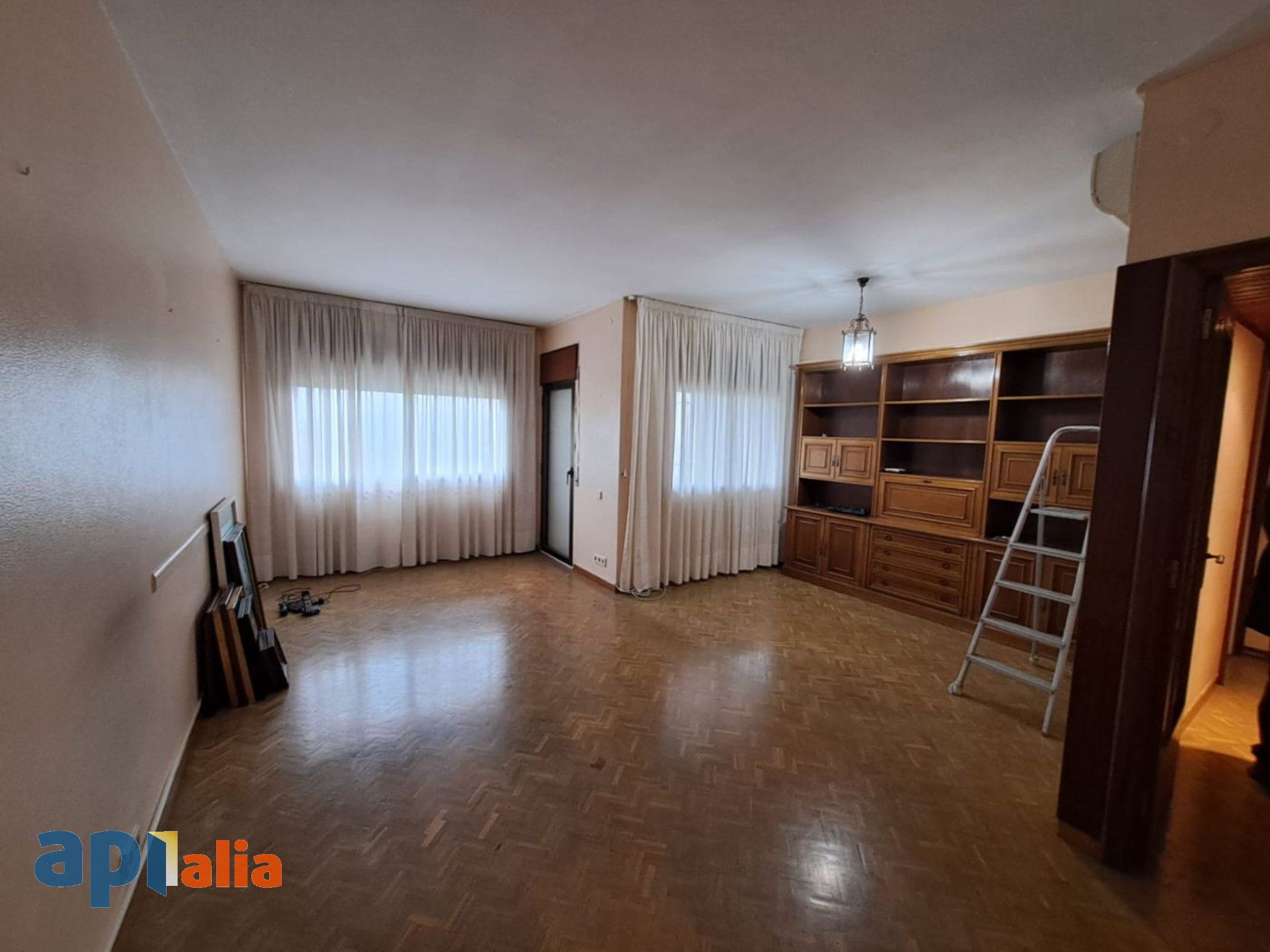 PISO EN VENTA EN ESPLUGUES DE LL. (CENTRO)