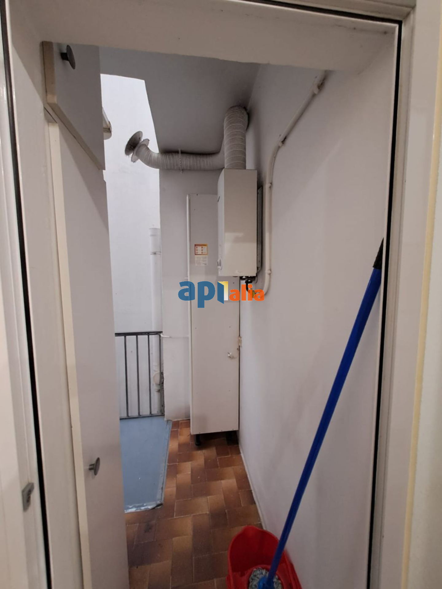 PISO EN VENTA EN ESPLUGUES DE LL. (CENTRO)