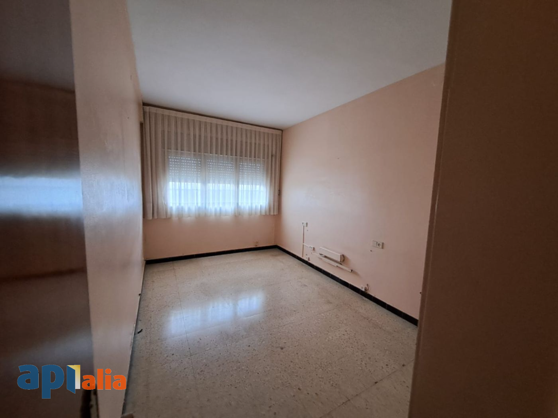 PISO EN VENTA EN ESPLUGUES DE LL. (CENTRO)