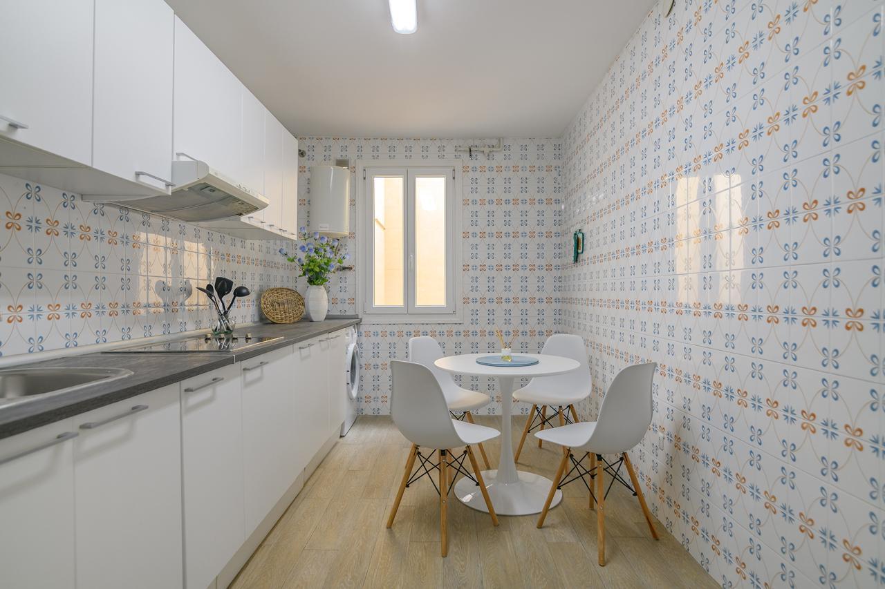 Amplia y luminosa  vivienda junto a Plaça Sant Jaume