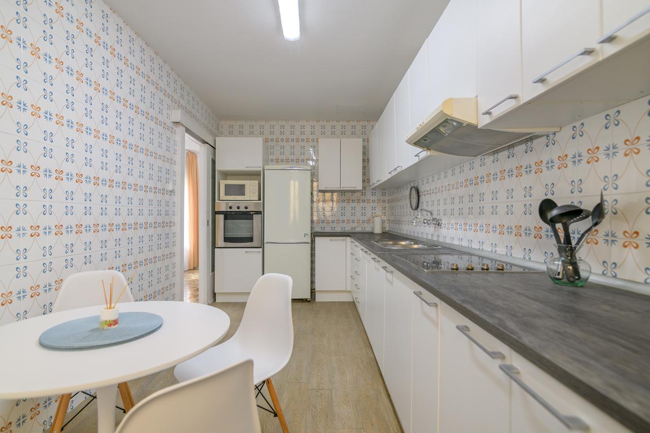 Amplia y luminosa  vivienda junto a Plaça Sant Jaume