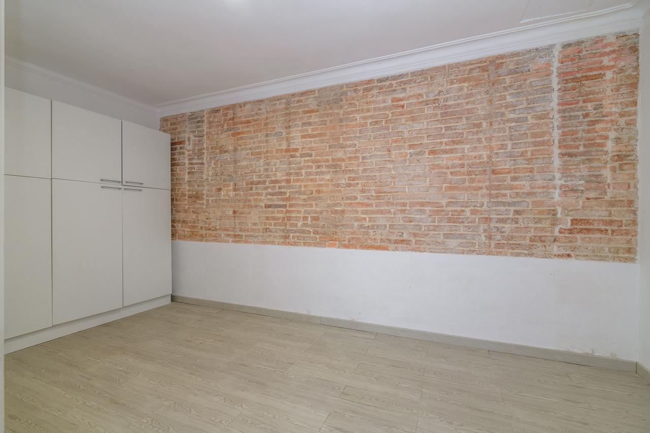 Amplia y luminosa  vivienda junto a Plaça Sant Jaume