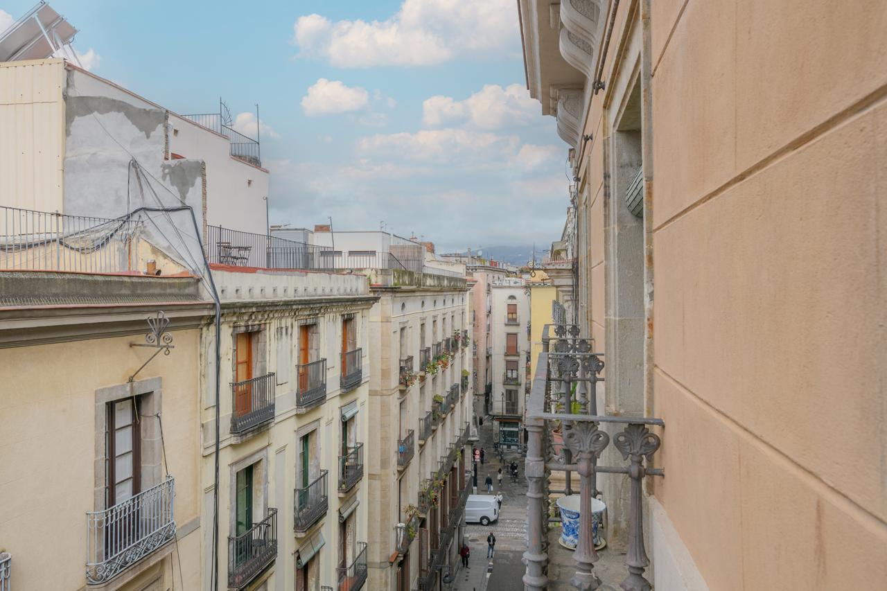 Amplia y luminosa  vivienda junto a Plaça Sant Jaume