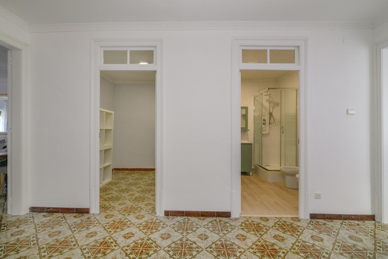 Amplia y luminosa  vivienda junto a Plaça Sant Jaume