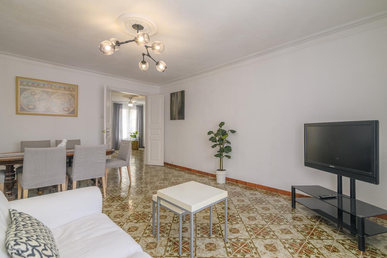 Amplia y luminosa  vivienda junto a Plaça Sant Jaume