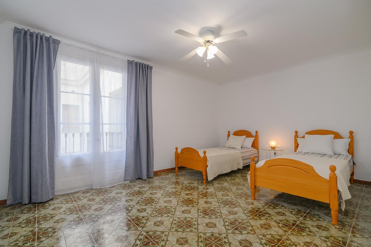 Amplia y luminosa  vivienda junto a Plaça Sant Jaume