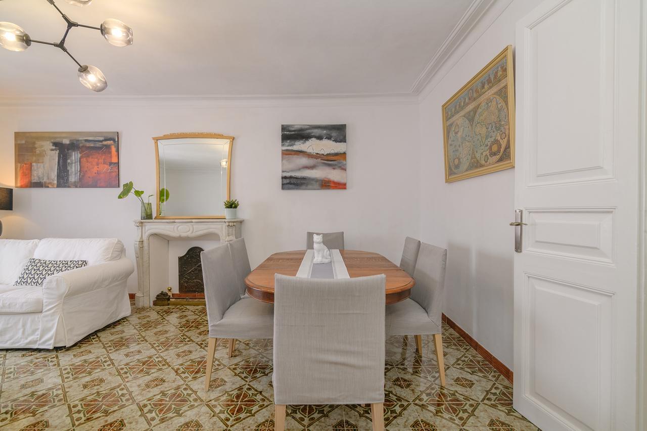 Amplia y luminosa  vivienda junto a Plaça Sant Jaume