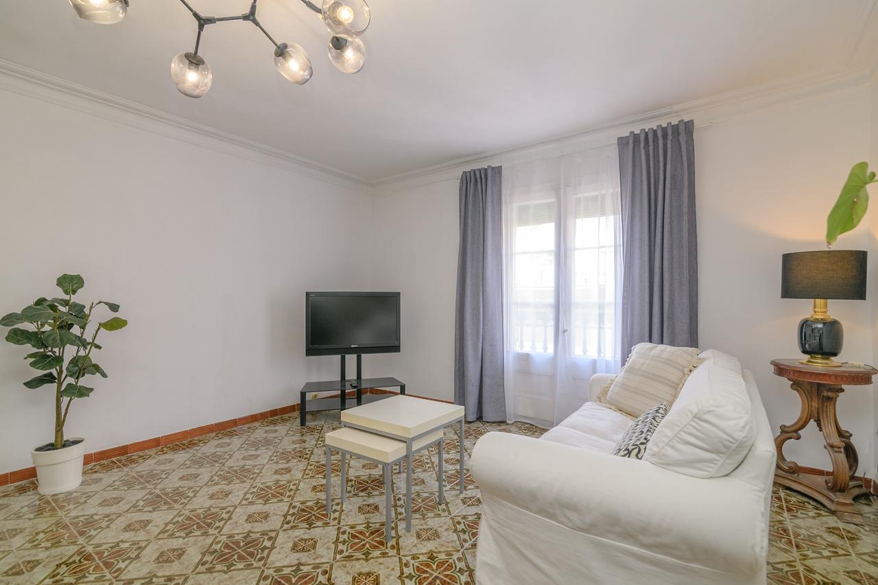 Amplia y luminosa  vivienda junto a Plaça Sant Jaume