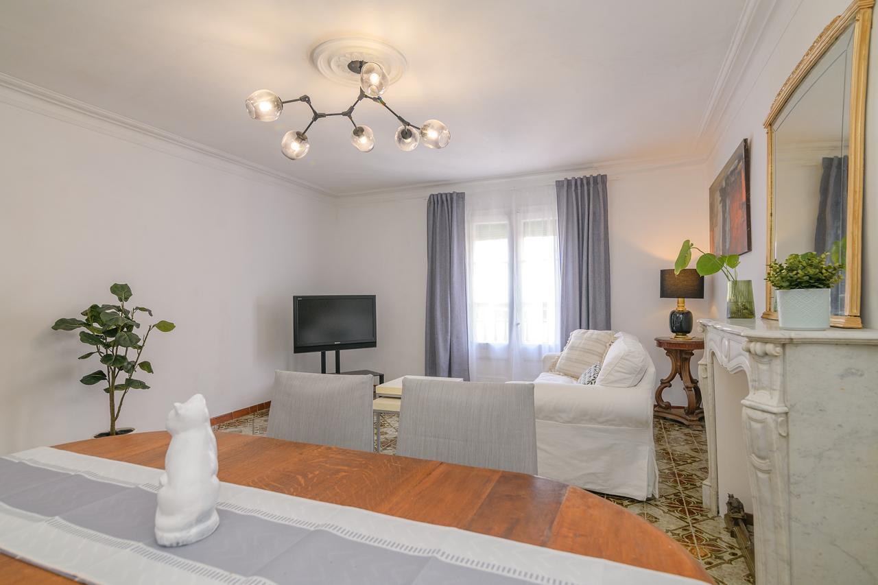 Amplia y luminosa  vivienda junto a Plaça Sant Jaume