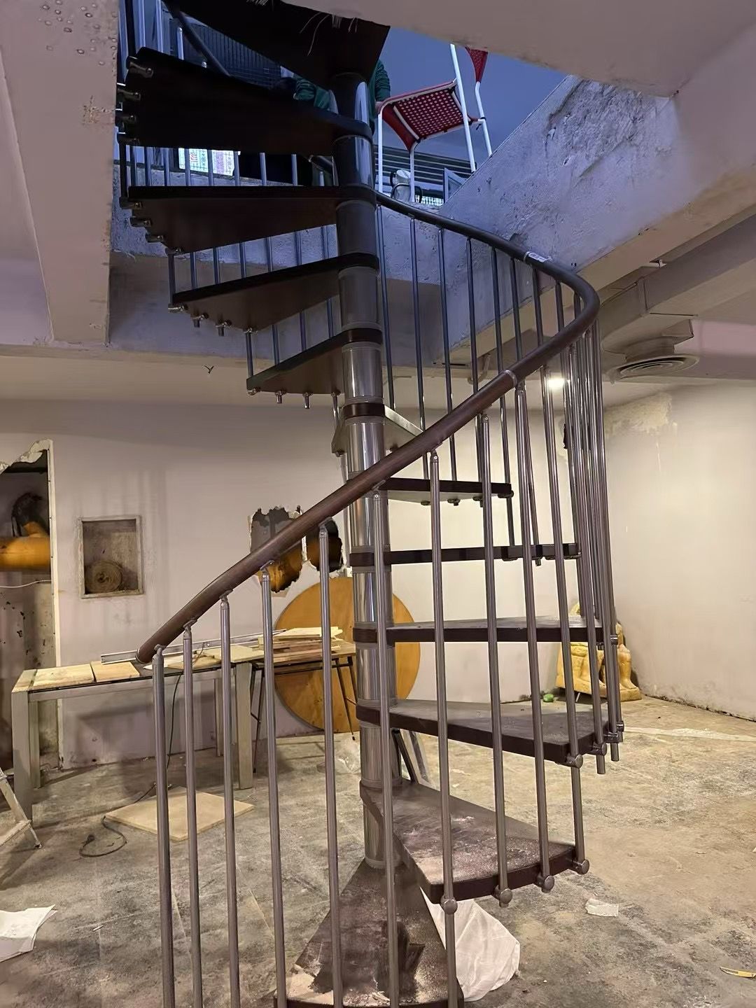 Oportunidad de inversión en Barcelona: local comercial y vivienda con rentabilidad inmediata