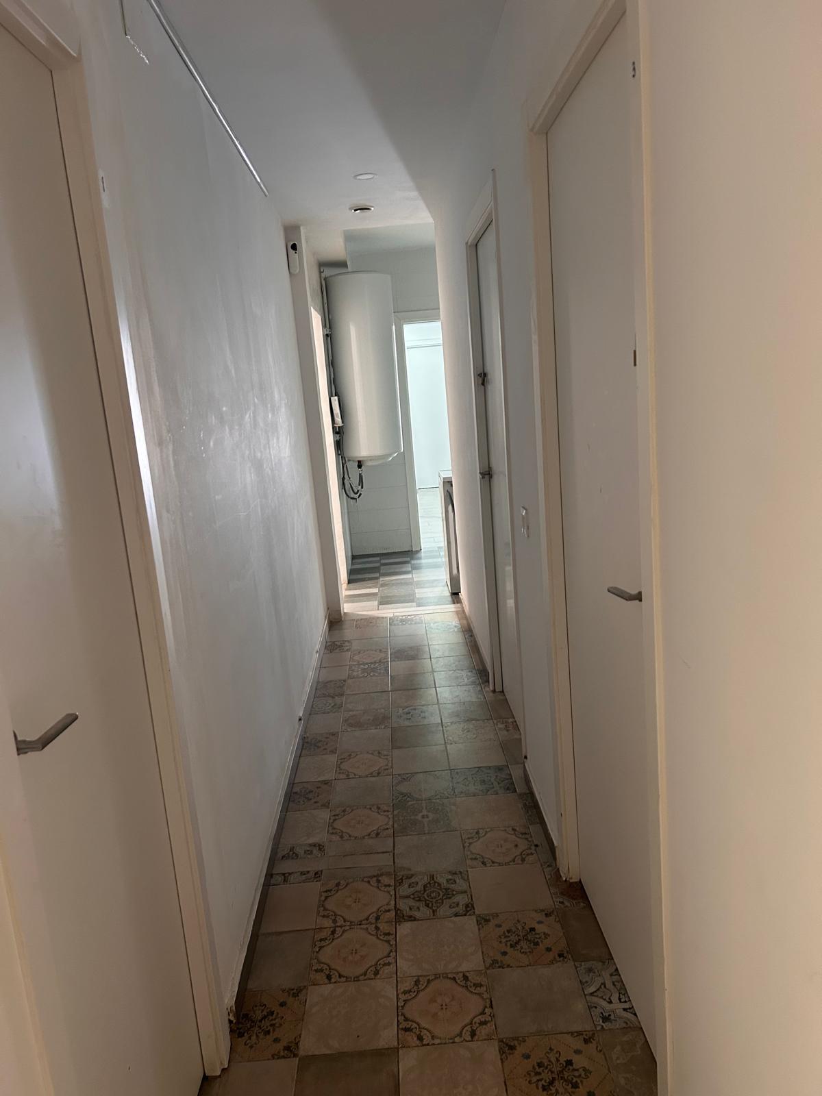 Oportunidad de inversión en Barcelona: local comercial y vivienda con rentabilidad inmediata