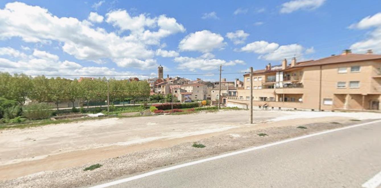 CASA (DE UNOS 544 M2) CON PATIO (DE UNOS 250 M2) EN SANTA COLOMA DE QUERALT.