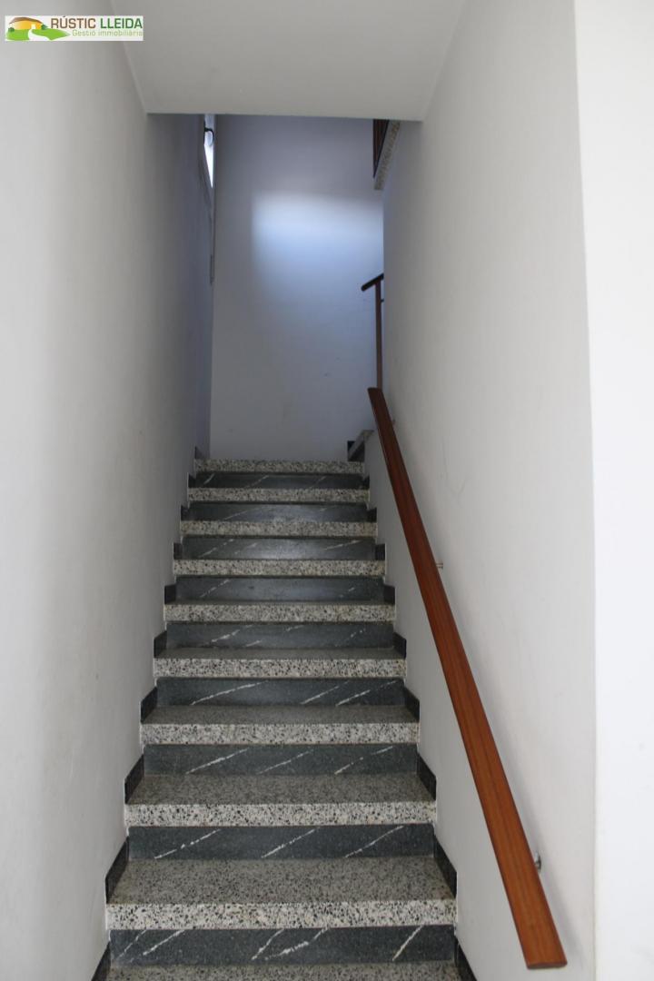 CASA (DE UNOS 544 M2) CON PATIO (DE UNOS 250 M2) EN SANTA COLOMA DE QUERALT.