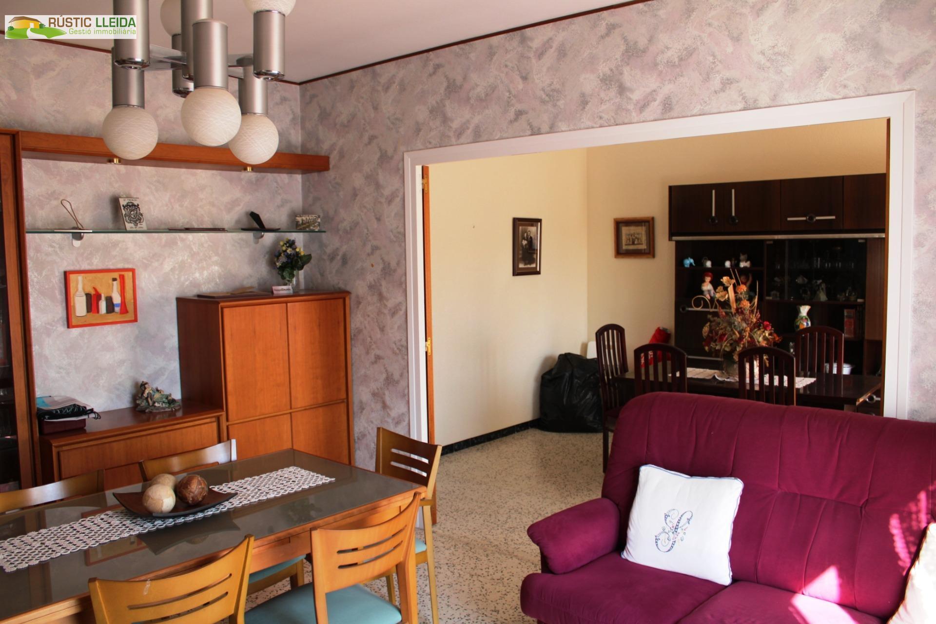 CASA (DE UNOS 544 M2) CON PATIO (DE UNOS 250 M2) EN SANTA COLOMA DE QUERALT.