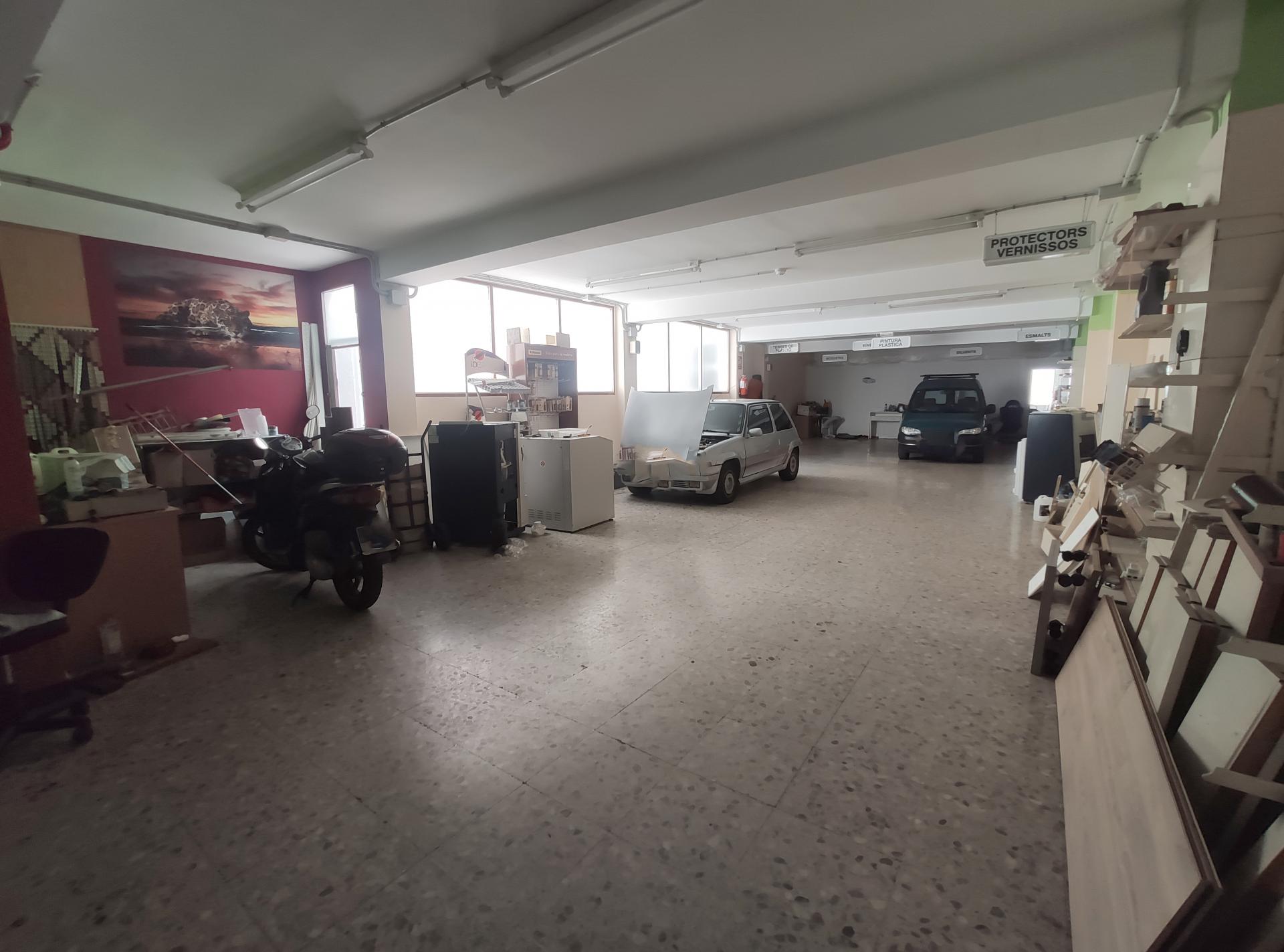 Se venden dos edificios conectados en Mataró