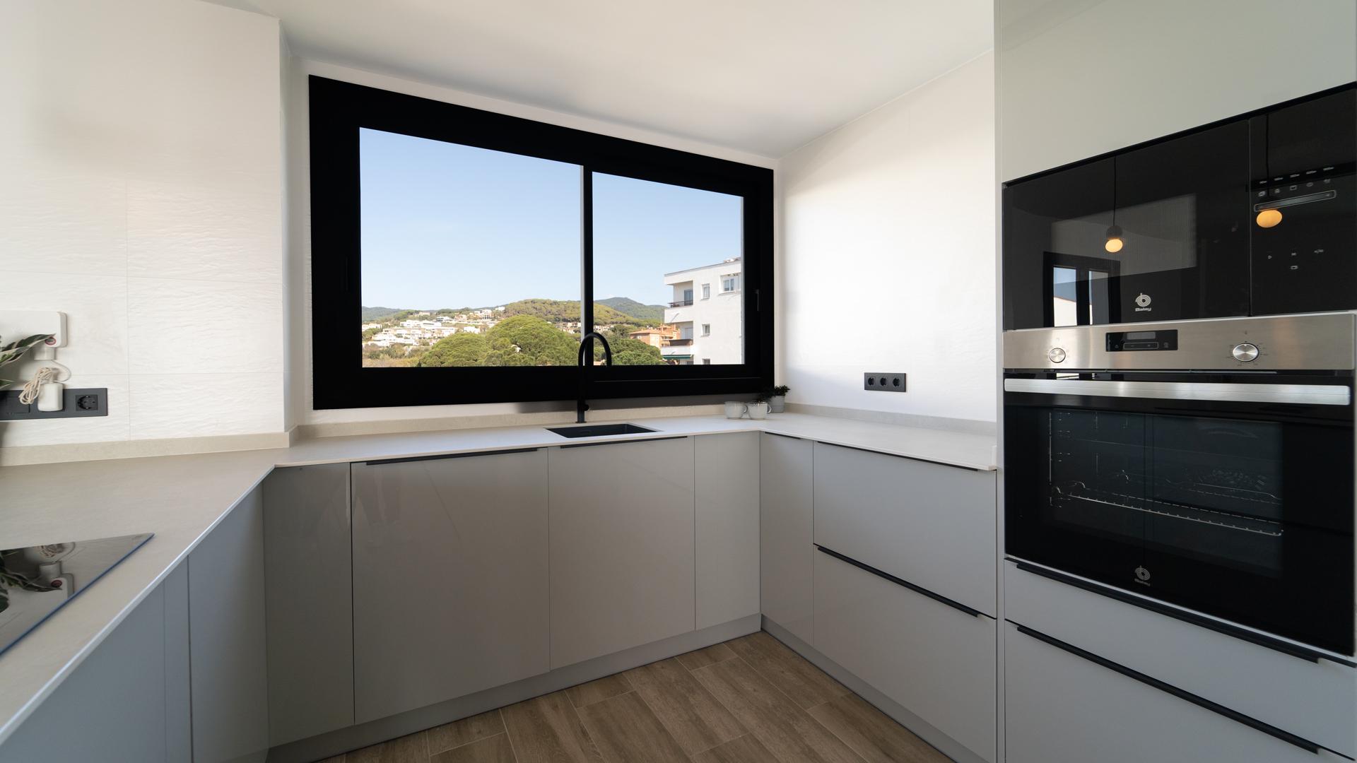 APIALIA presenta este exclusivo ÁTICO recién reformado de diseño en...