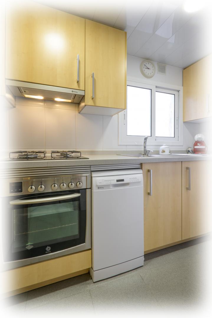 ATICO CON TERRAZA. Consta de 66 m construidos ( 55...