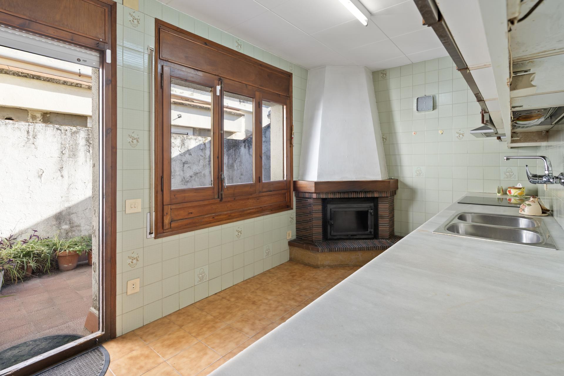 CASA BEN SITUADA A PROP DEL CENTRE I  DE L’ESTACIO