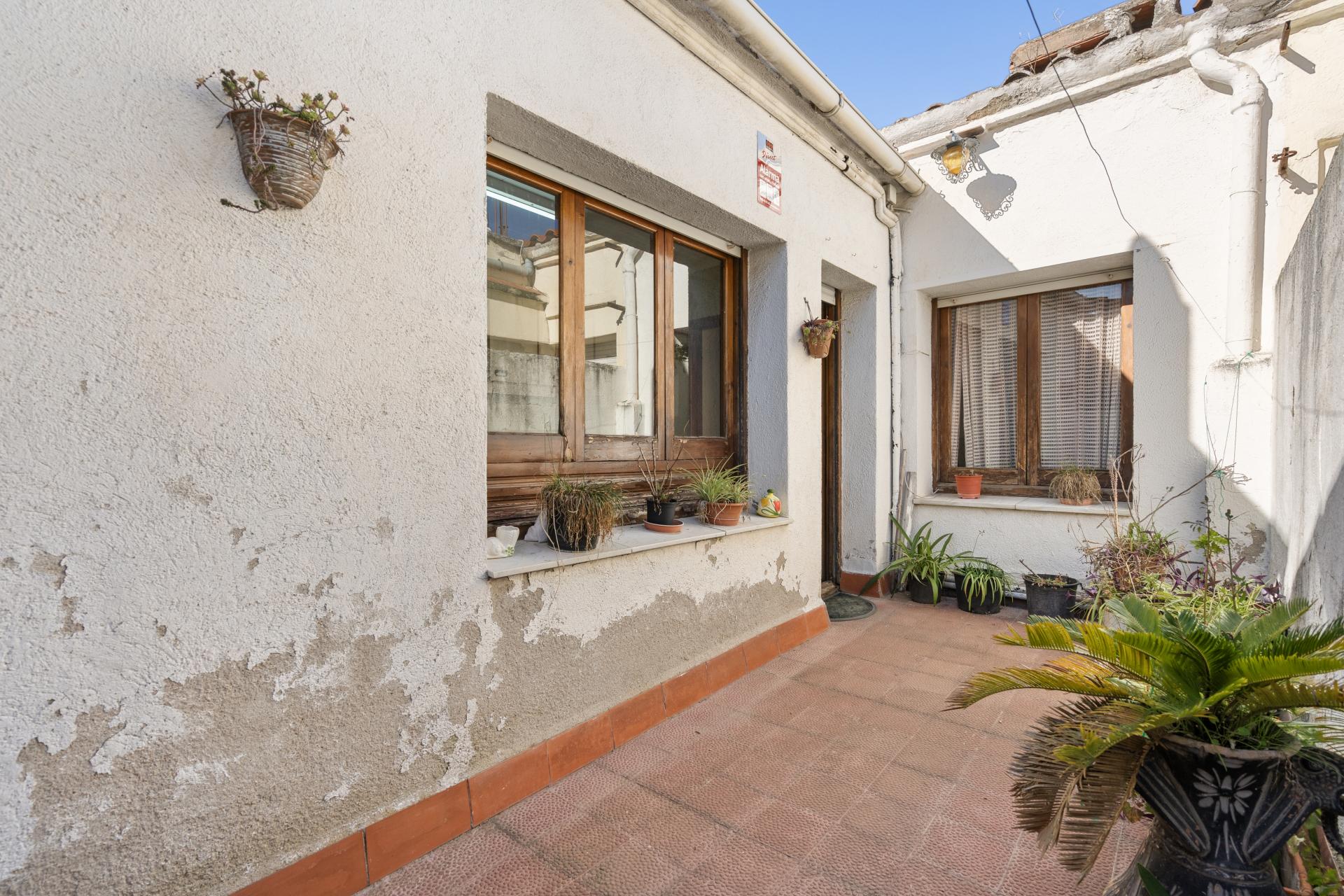 CASA BEN SITUADA A PROP DEL CENTRE I  DE L’ESTACIO